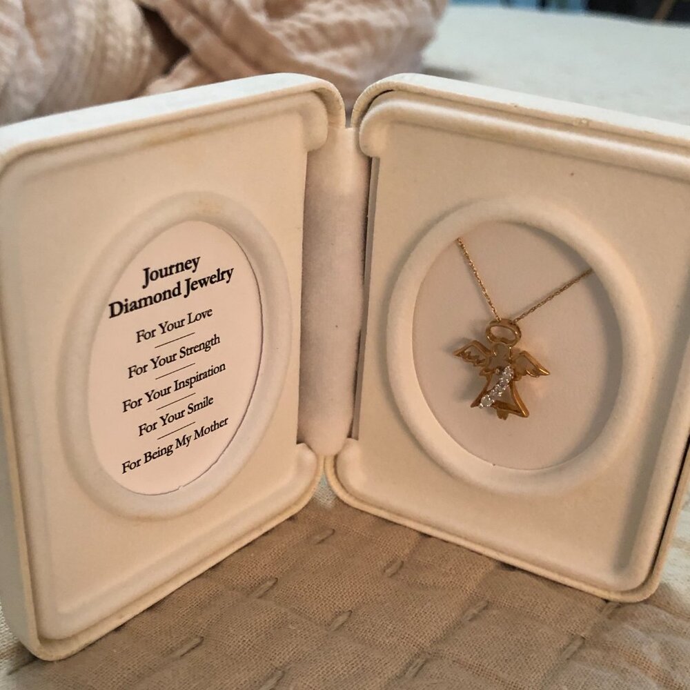 VINTAGE 10k GOLD AND DIAMOND ANGEL NECKLACE - Picture 5 of 5